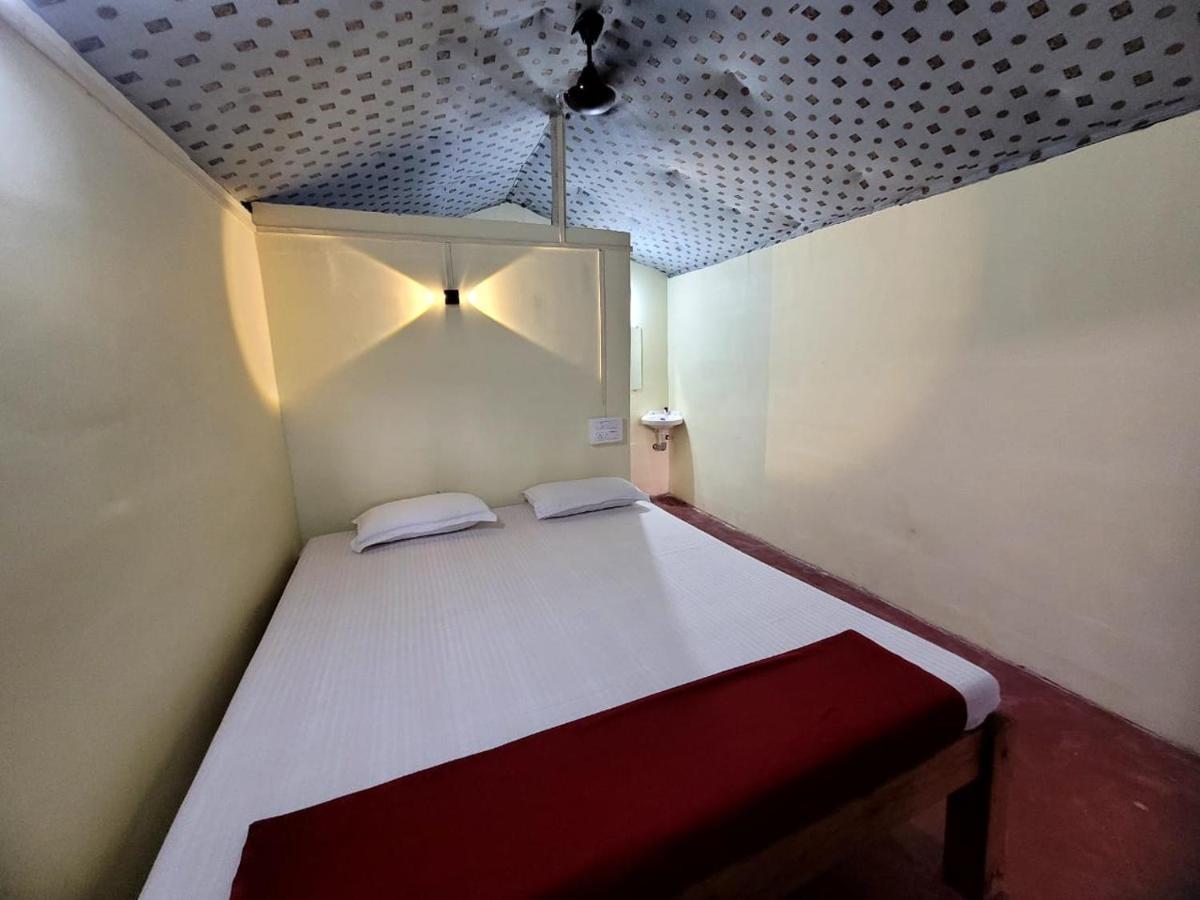 Om D S Cafe 51 & Beach Stay Gokarna  Extérieur photo