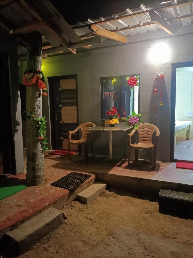 Om D S Cafe 51 & Beach Stay Gokarna  Extérieur photo