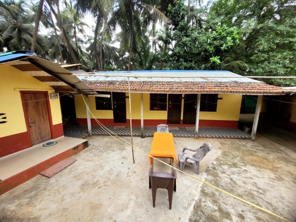 Om D S Cafe 51 & Beach Stay Gokarna  Extérieur photo