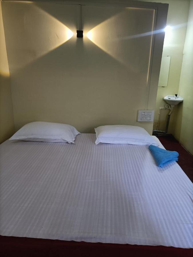 Om D S Cafe 51 & Beach Stay Gokarna  Extérieur photo