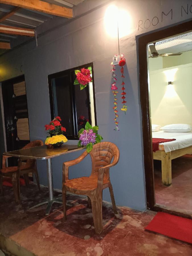 Om D S Cafe 51 & Beach Stay Gokarna  Extérieur photo