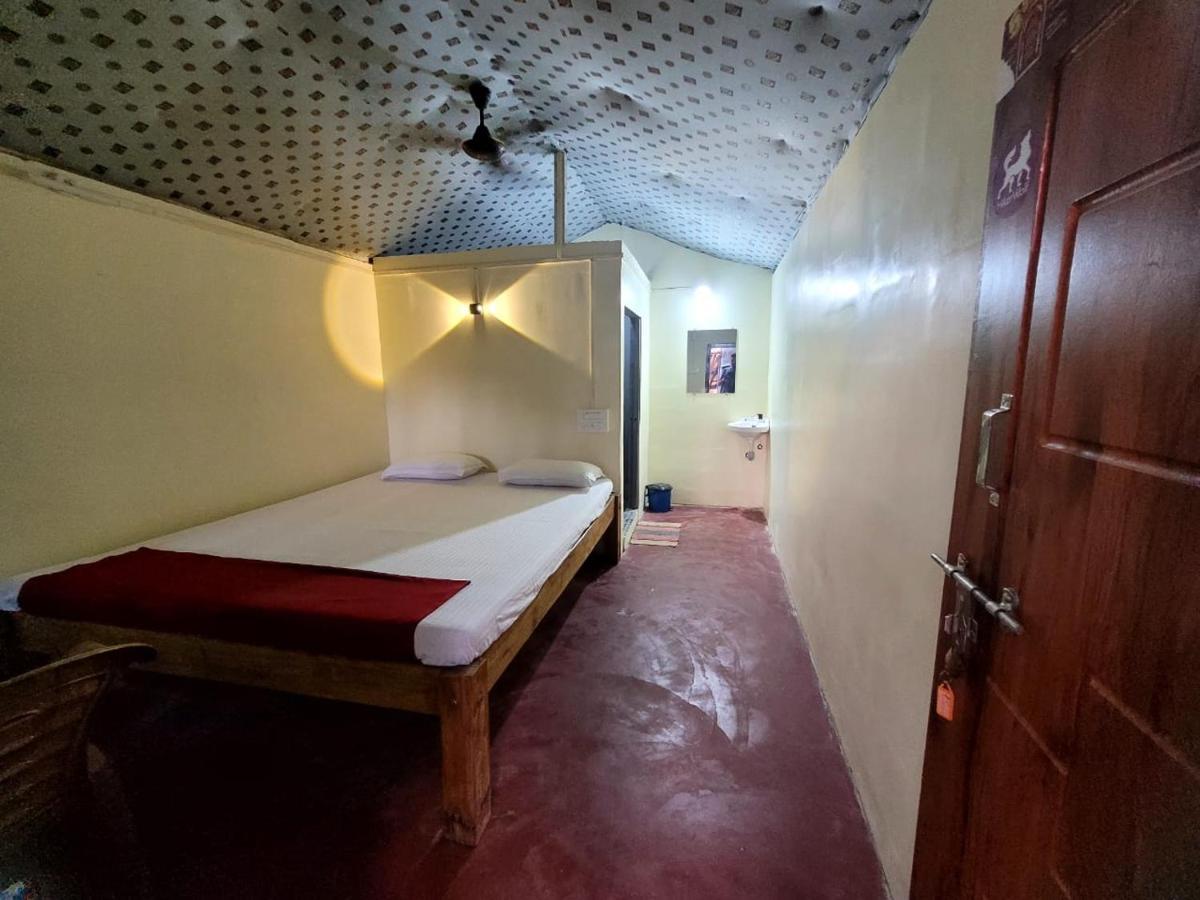 Om D S Cafe 51 & Beach Stay Gokarna  Extérieur photo